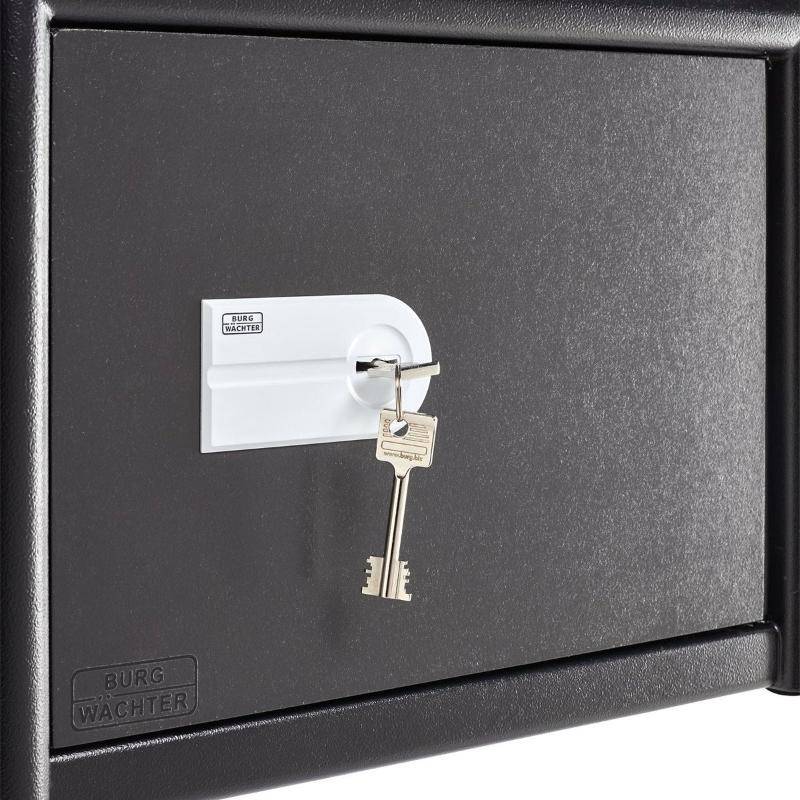 Close-up of key lock on Burg Wachter CL420 safe