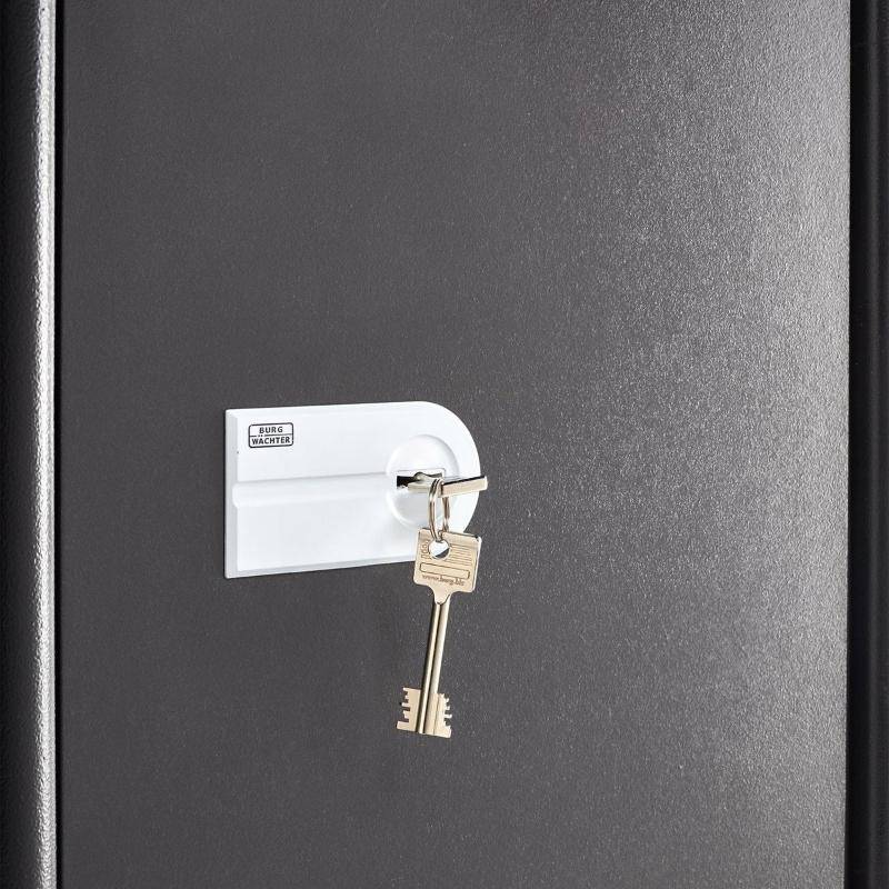 Close-up of key lock on Burg Wachter CL440 Safe
