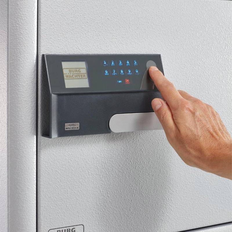 Hand using electronic lock on Burg Wachter Diplomat MTD 750