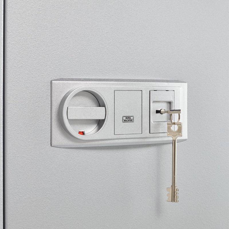 Close-up of Burg Wachter Diplomat MTD 760 key lock