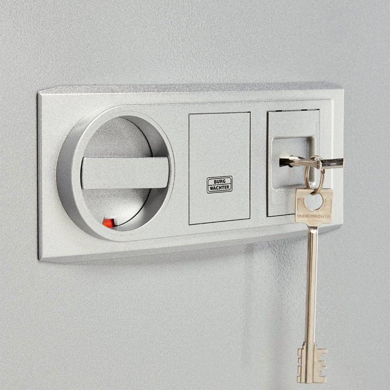 Close-up of key lock on Burg Wachter Diplomat MTD 780 safe