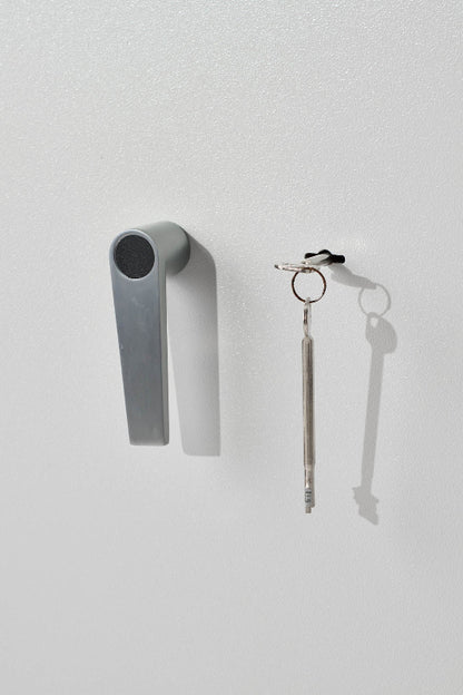 Close-up of De Raat DRS Combi-Fire 3 safe handle and key lock system, showcasing secure access for home and office use.