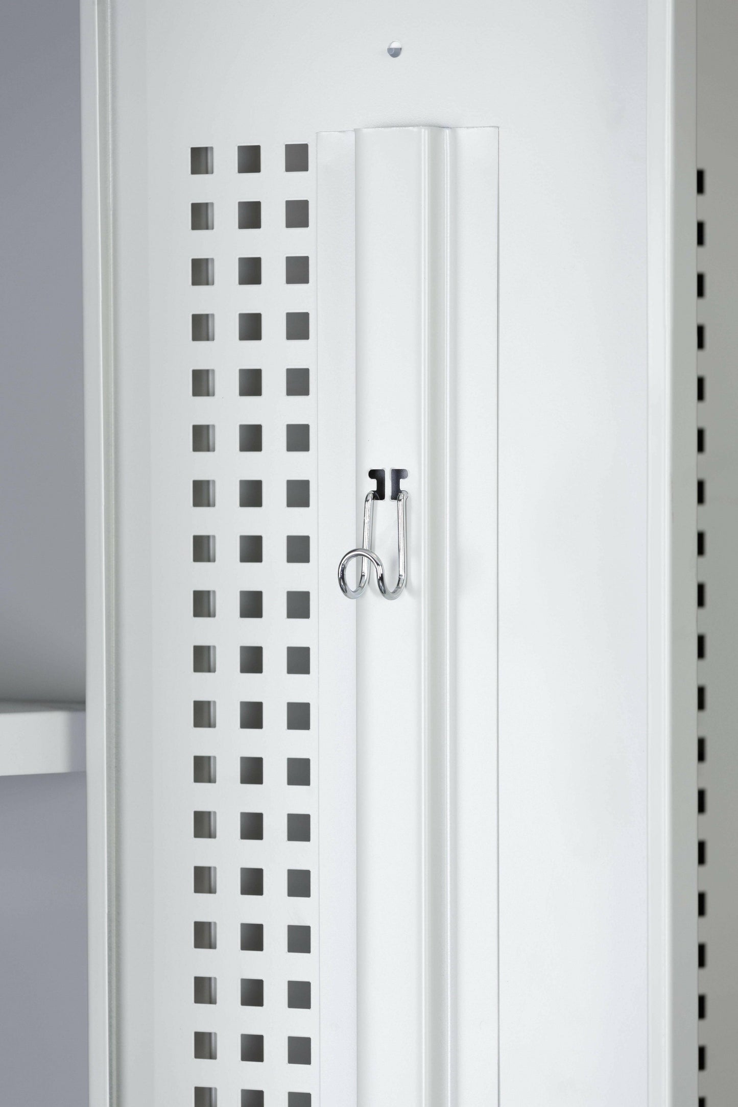 Phoenix PL1133GG locker with key lock, front view